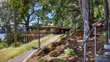 House, 3 Bedrooms | Property grounds