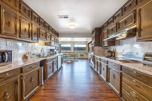 Casa, 3 quartos | Cozinha privada | Geladeira, fogão, cafeteira/chaleira, torradeira