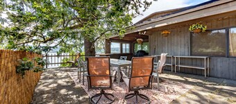 Inventor's Cottage 30 Night Minimum 3 Bedroom Home by RedAwning