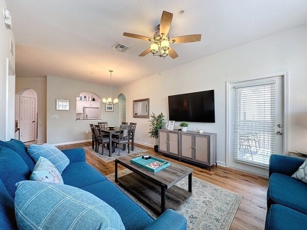 Condo, 3 Bedrooms | Living area