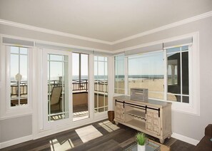 Interior - Beautiful 2 Bedroom 3 Bathroom two-story oceanfront home (Newport Beach)