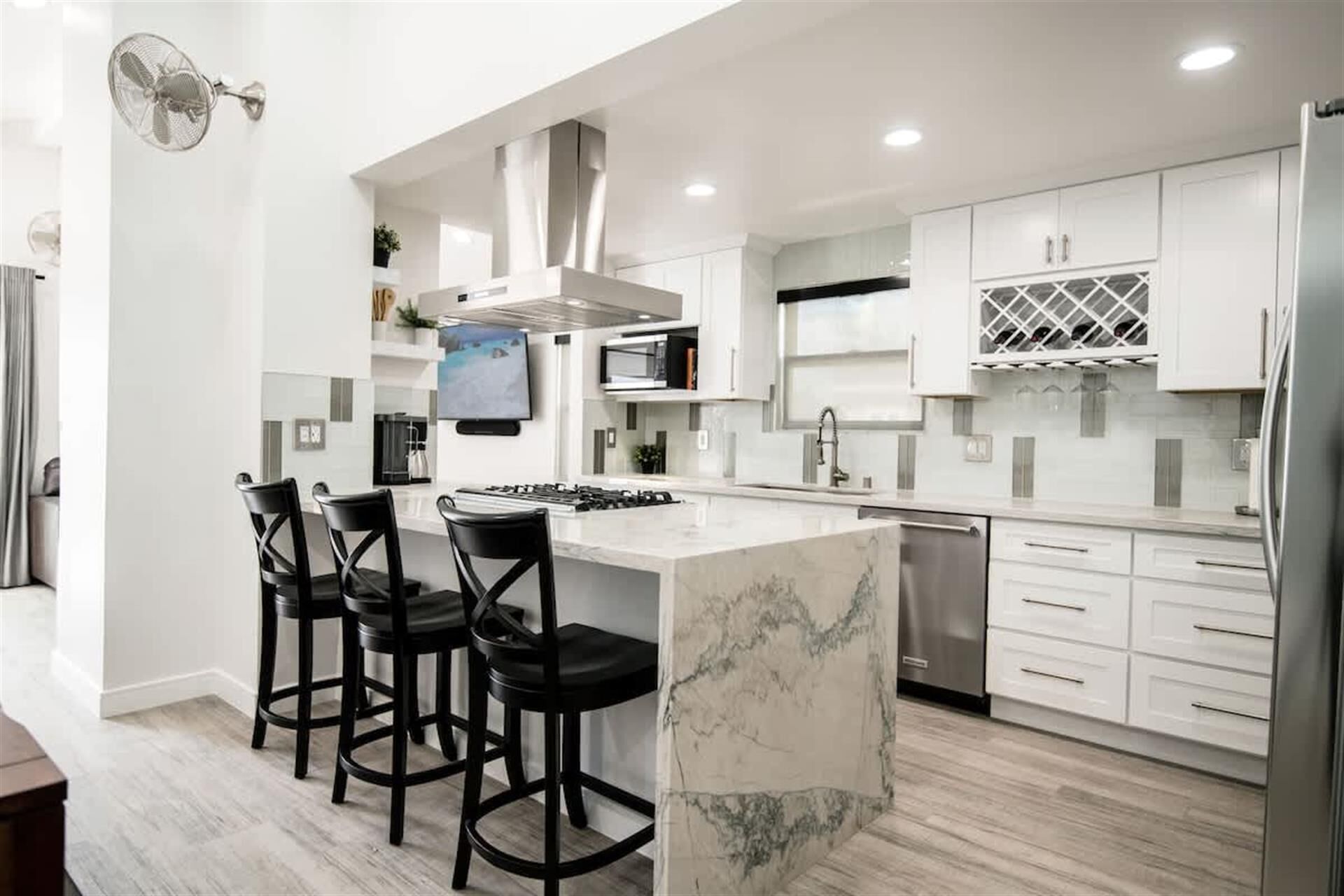 ثلاجة، ميكروويف، فرن، موقد طهي مسطح