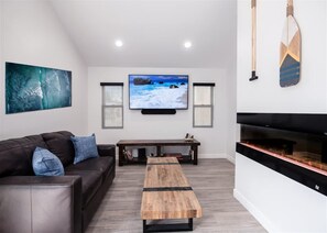 TV connectée, cheminée, espaces bureaux