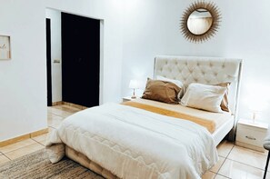 1 habitación, escritorio, tabla de planchar con plancha y wifi gratis 