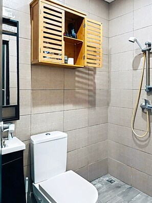 Shower, hair dryer, towels, soap
