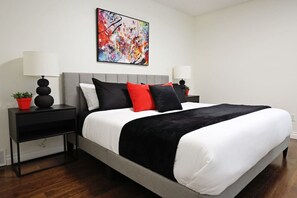 3 Schlafzimmer, Schreibtisch, Bügeleisen/Bügelbrett, Reisekinderbett