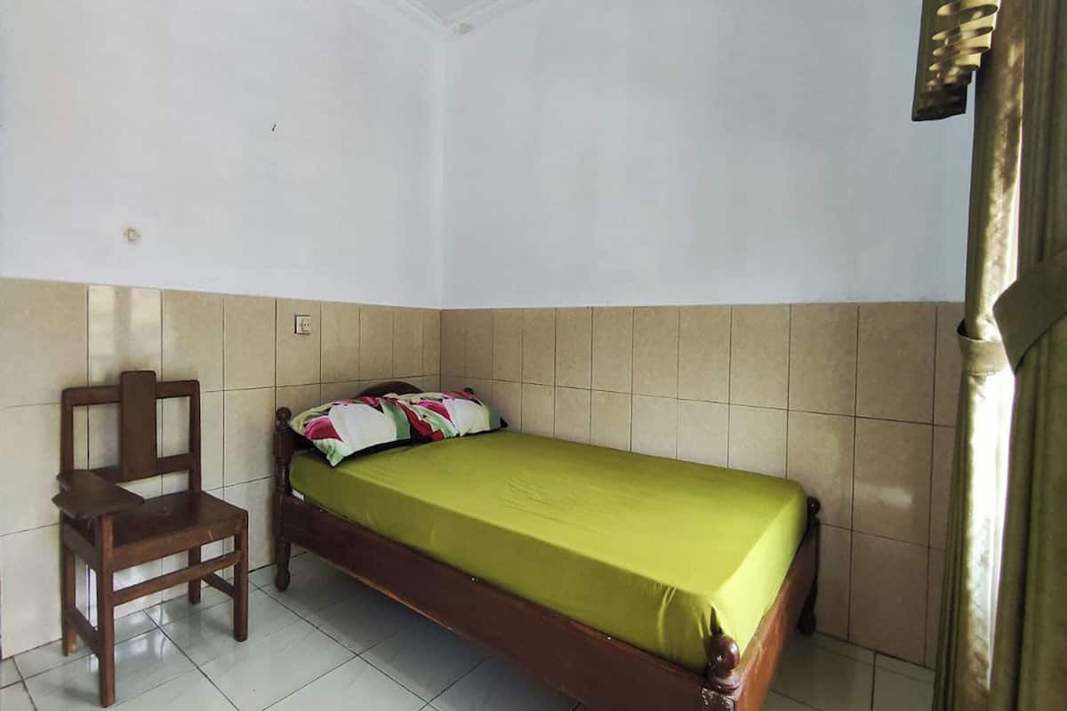 Standard Double Room | Free WiFi, bed sheets