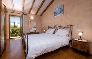 3 bedrooms, iron/ironing board, free WiFi, bed sheets - Typical Istrian stone house,6 persons,beautiful panoramic view of the sea,garden (Kastelir)