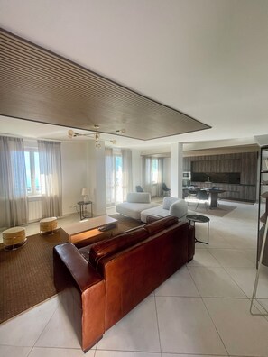 Smart TV - Charming vacation home in Lovere with breathtaking views of Lake Iseo! (Lovere)