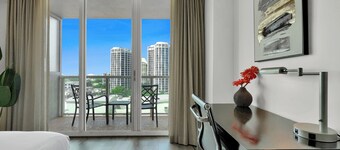 Stunning 12th Floor Studio in the Grove