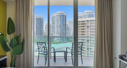 Stunning 12th Floor Studio in the Grove