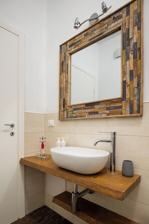 Bathroom - Largo Molina Studio I by Wonderful Italy (Bologna)