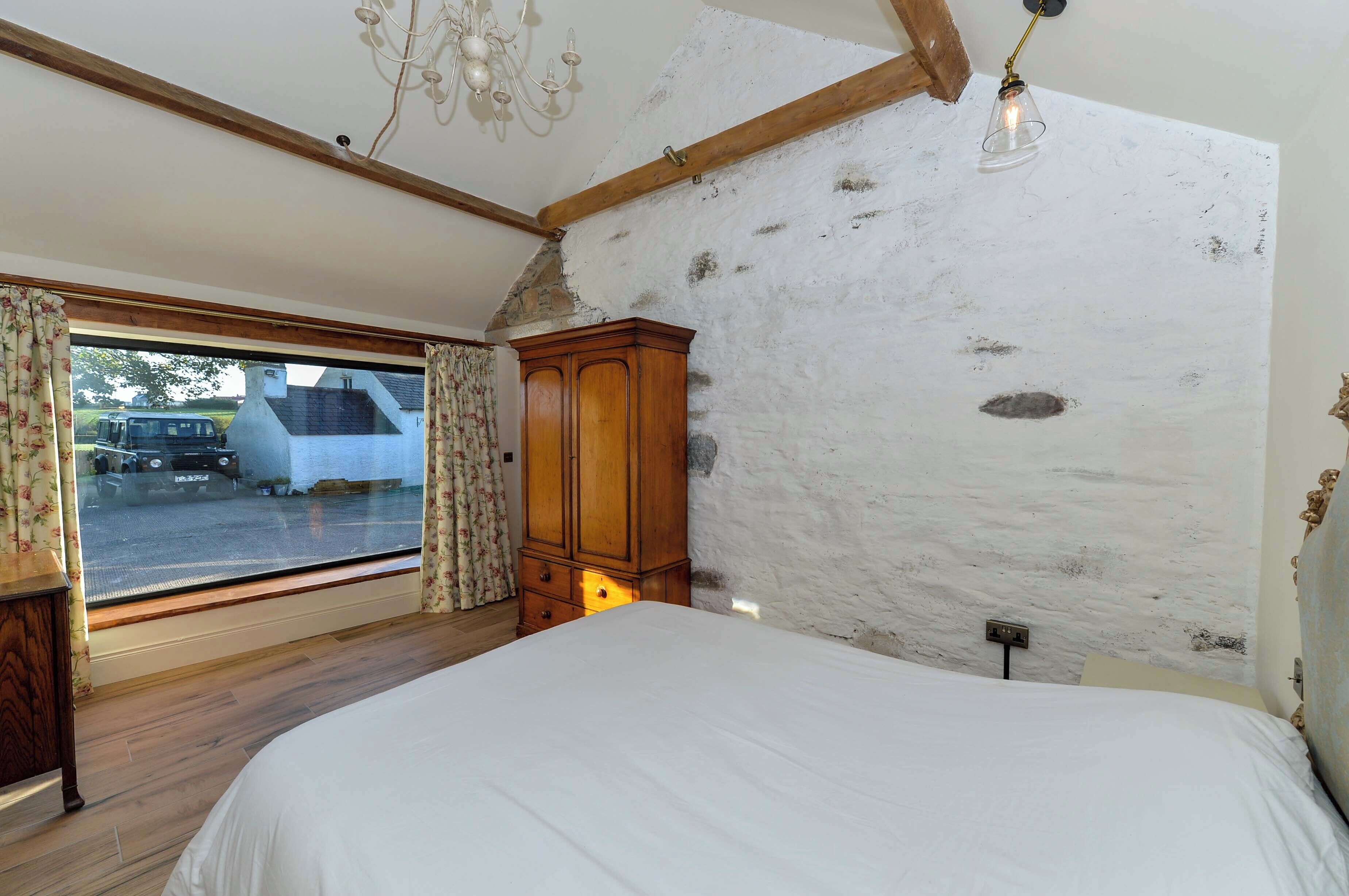 2 slaapkamers, een bureau, een strijkplank/strijkijzer, gratis wifi