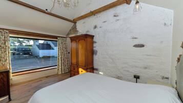 2 slaapkamers, een bureau, een strijkplank/strijkijzer, gratis wifi