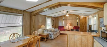 Blackwell Home w/ Enclosed Porch: Steps to Water!