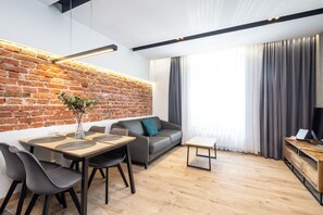 Appartement Ville | Salle de séjour | Téléviseur à écran plat de 27 po avec télévision numérique
