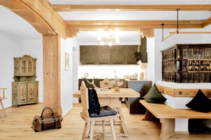 Suite | In-room dining