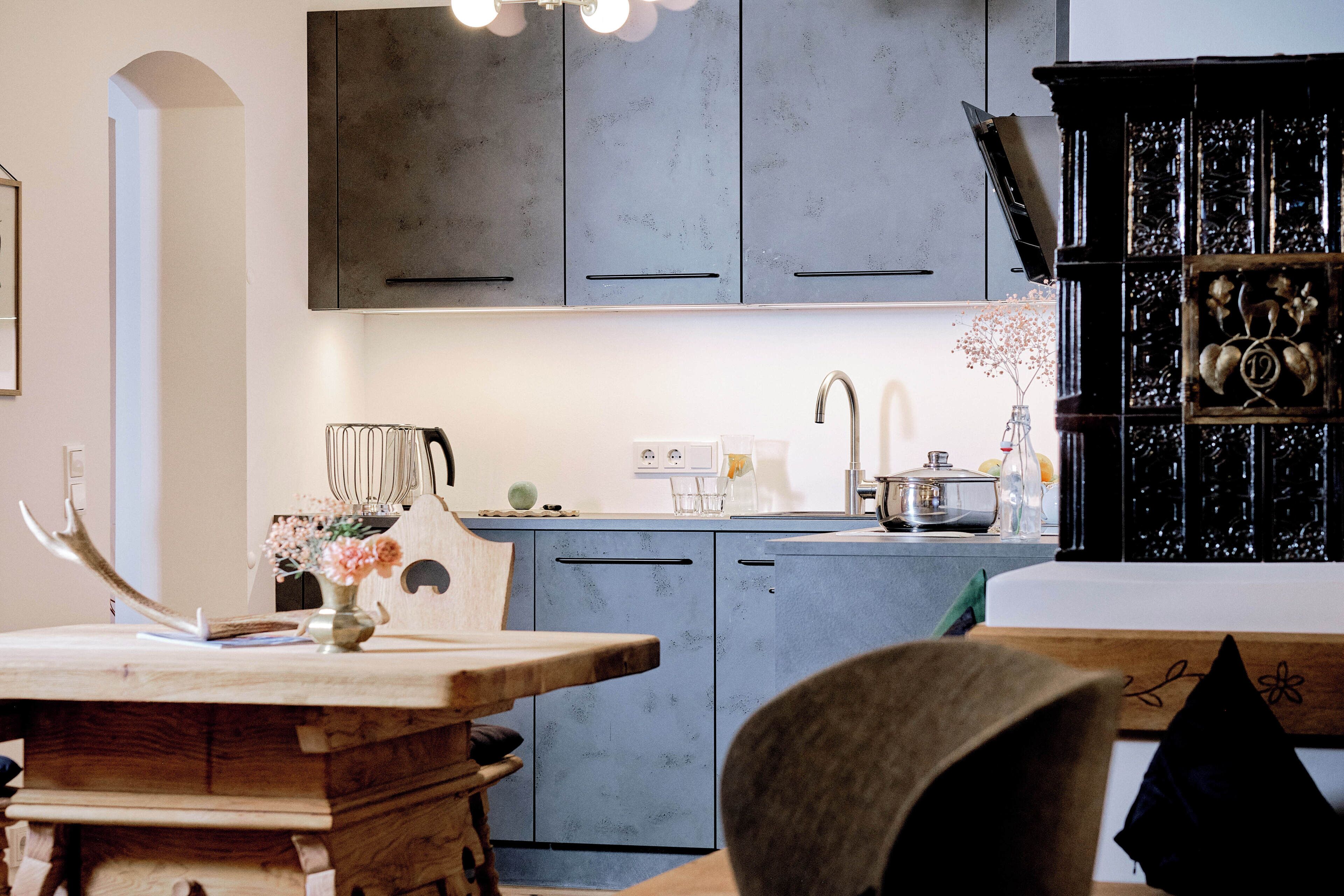 Suite | Eigene Küche | Großer Kühlschrank, Herdplatte, Kochgeschirr/Geschirr/Besteck