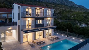 Exterior - Luxurious 7-Bedroom Villa MI with Heated Private Pool, Billiard Room, 500m from the Beach (Jesenice, Dugi Rat)