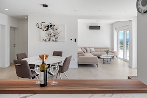 Dining - Luxurious 7-Bedroom Villa MI with Heated Private Pool, Billiard Room, 500m from the Beach (Jesenice, Dugi Rat)