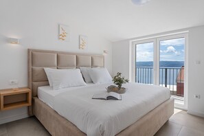 7 bedrooms, iron/ironing board, WiFi, bed sheets