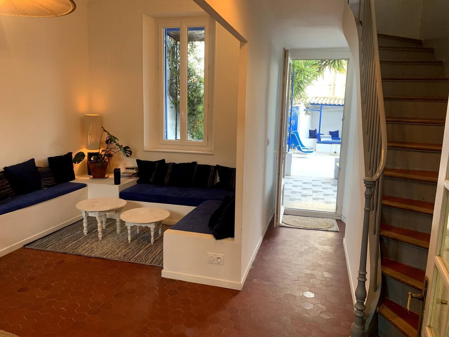 TV, fireplace, DVD player, books