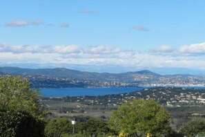 A coastal landscape with a view of the sea, hills, and a town in the distance. - A HIDDEN GEM: A UNIQUE VACATION HAVEN IN THE HEART OF MALMOUSQUE (Marseille)