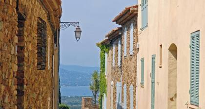 A HIDDEN GEM: A UNIQUE VACATION HAVEN IN THE HEART OF MALMOUSQUE