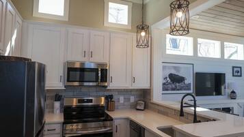 Refrigerador, microondas, horno y parrilla de estufa