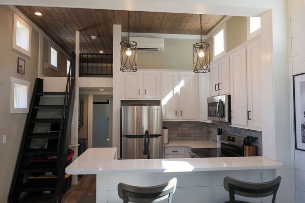 Refrigerador, microondas, horno, lavavajillas