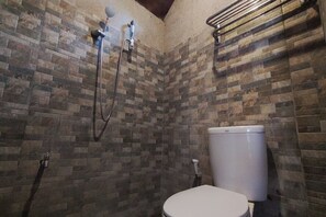 Habitació doble estàndard | Bany | Dutxa i sabó 