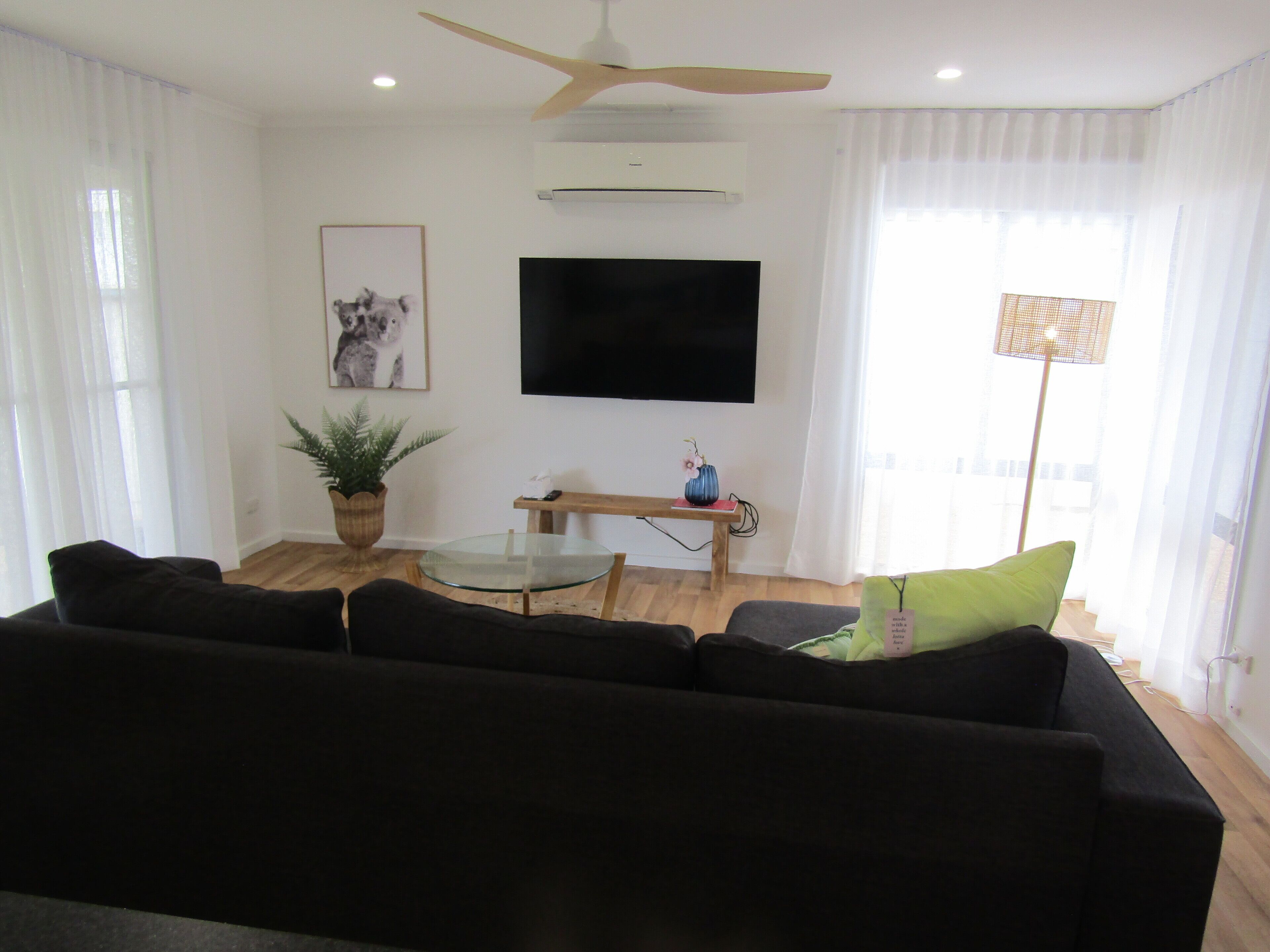 The Lighthouse - Lovely 3 Bedroom Home- Sea Glimpses From The Back Deck! - Point Turton