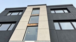 A modern building with a flat roof, large windows, and a central entrance. - Your Home Away From Home in Ottawa - close to work, schools, hospitals, parks (Ottawa)
