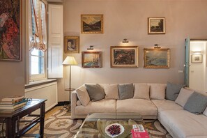 Living area - Fancy Apartment in Palazzo Grimaldi by Wonderful Italy (Genoa)
