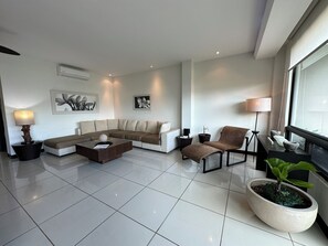 TV - Serene Beachside 2 bedroom and 2.5 bathroom condo. (Playa Hermosa)