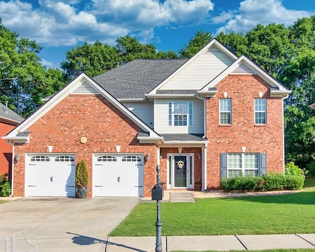Exterior. Huge 5 Bdrm W/King Bed Hot Tub