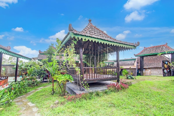 Exterior - Capital O 94018 Joglo Eyang Niek Turi Syariah (Kaliurang)