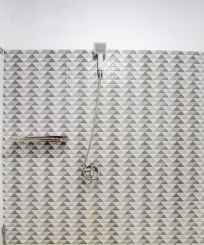 Deluxe-Doppelzimmer | Badezimmer | Dusche, Seife