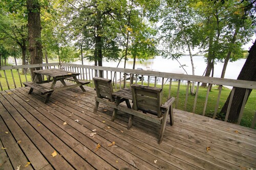 Idle Hour, a 2 BR lakefront cabin nestled in family-friendly Riverside Resort