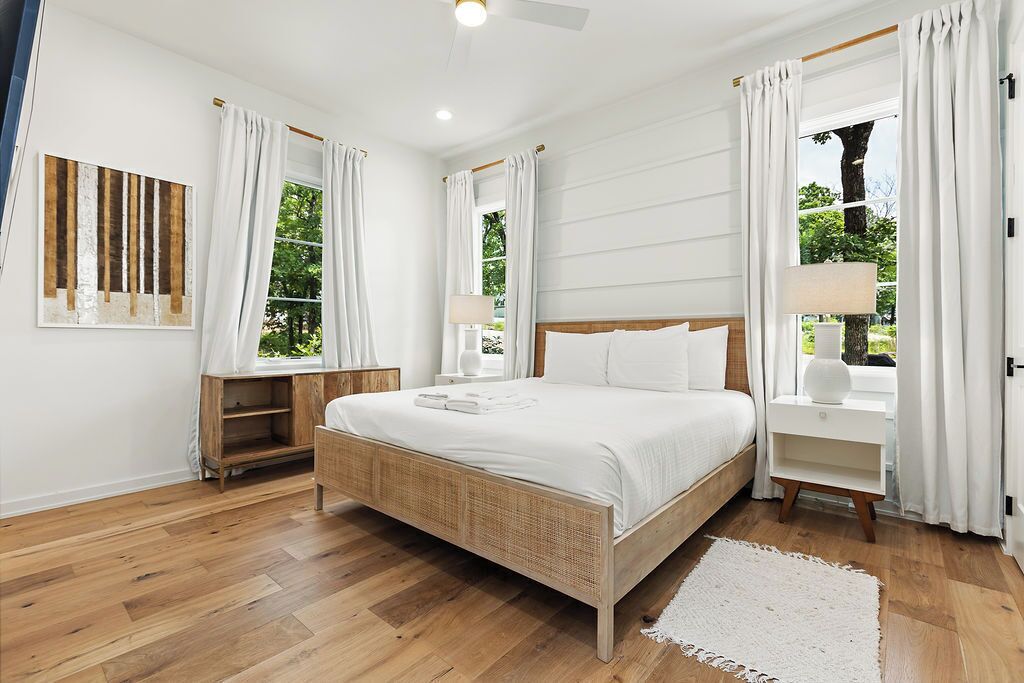 7 室のベッドルーム、デスク、アイロン / アイロン台、旅行用ベビーベッド