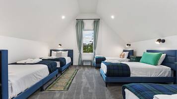 7 bedrooms, desk, iron/ironing board, travel crib