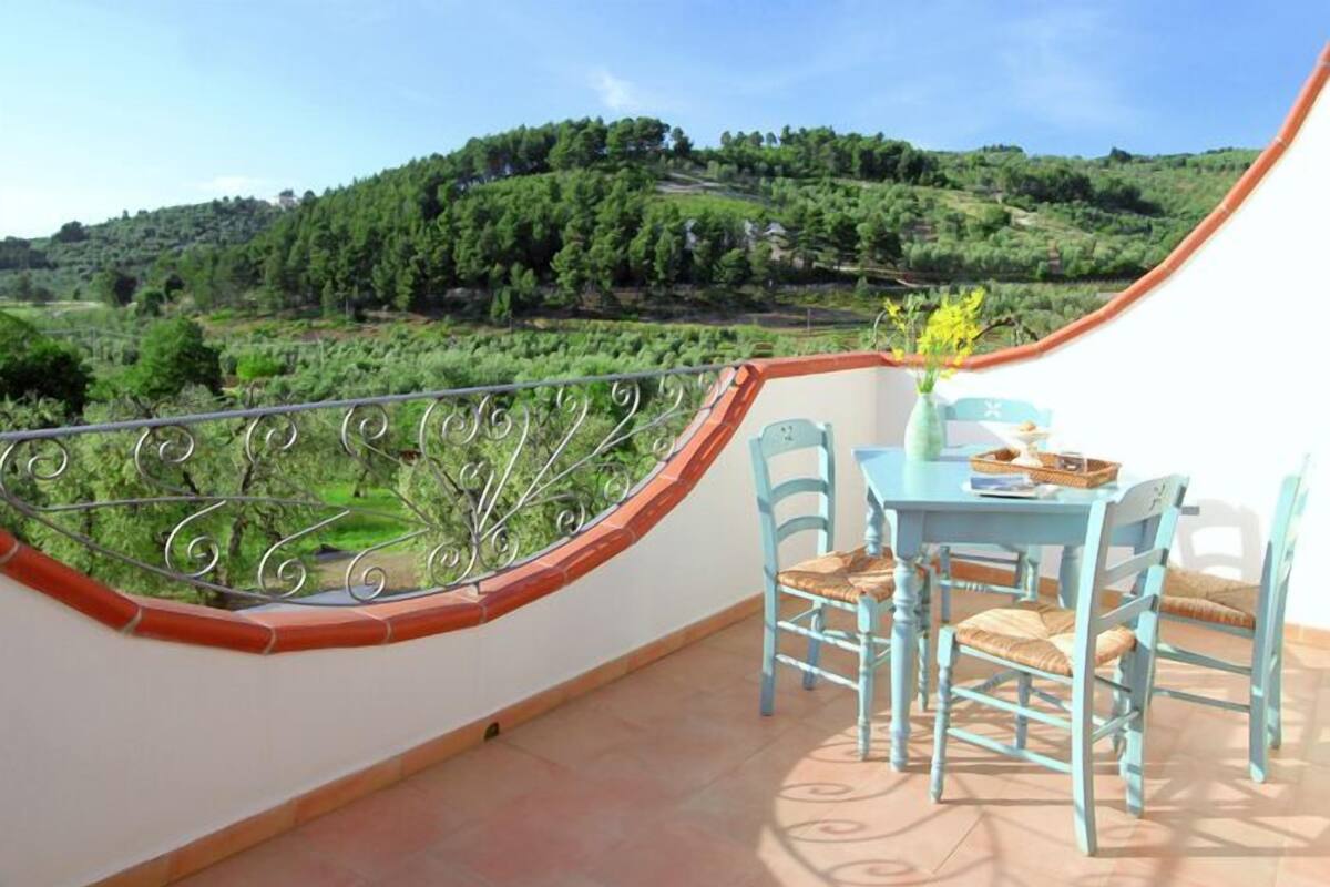 Double or Twin Room, 1 Queen Bed, Private Pool, Garden View | Desk, free WiFi