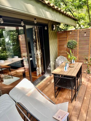 Outdoor dining - Studio Climatisé Flambant Neuf Grand Confort. Prêt Vélos (Gradignan)