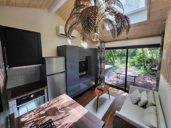 Living area - Studio Climatisé Flambant Neuf Grand Confort. Prêt Vélos (Gradignan)