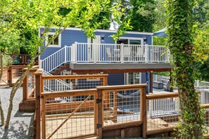 Terrace/patio - Cosmo Retreat –In Redwoods • Hot Tub • Game Yard • Walk to Russian River (Forestville)