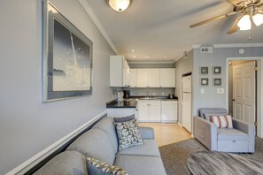 Smart TV - Sunset Rentals | Breakers 207 (Hilton Head Island)