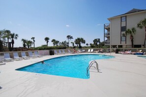Pool - Sunset Rentals | Breakers 207 (Hilton Head Island)