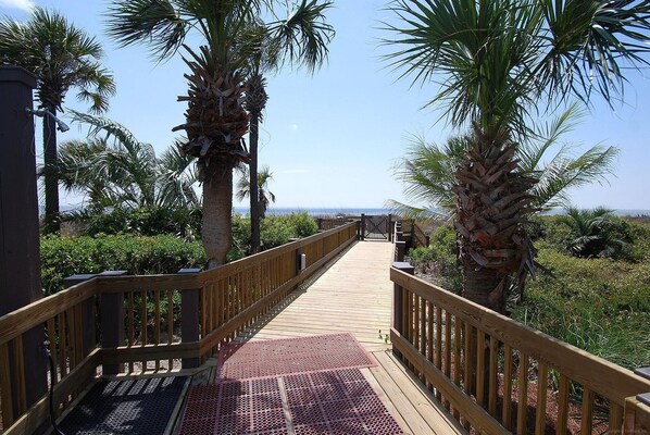 Property grounds - Sunset Rentals | Breakers 207 (Hilton Head Island)