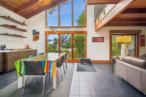 Interior - Collie Point - Perfect Getaway! (Cannon Beach)