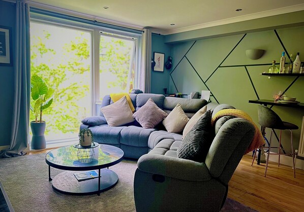 Een smart-tv, videogames, een dvd-speler en boeken